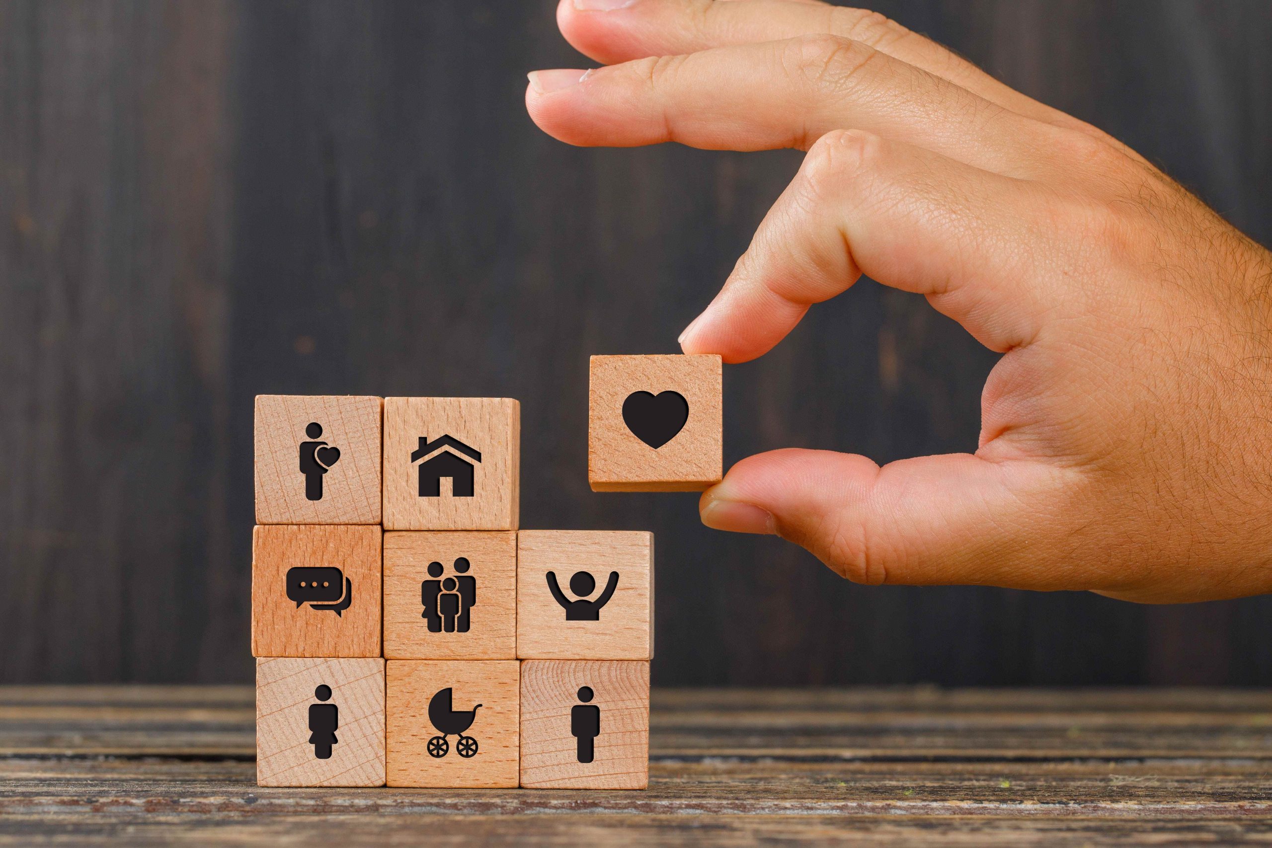 relationship-concept-wooden-tabl